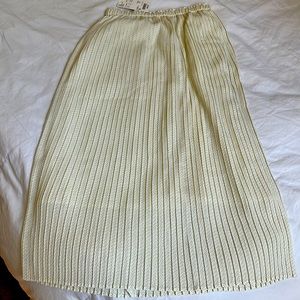 UNIQLO WOMEN CHIFFON PLEATED PRINTED LONG SKIRT WITH ORIGINAL TAGS!